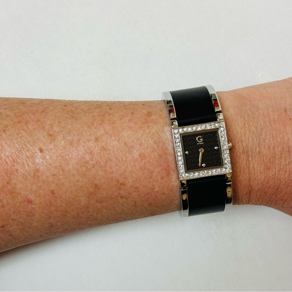 G Guess Logo Dial Women's Silver Black Dial Crystals Bracelet Watch G79006L1 - Picture 11 of 11